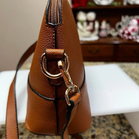 Itscosy Coach Brown Leather Crossbody Bag with Adjustable Strap - Picture 2 of 6